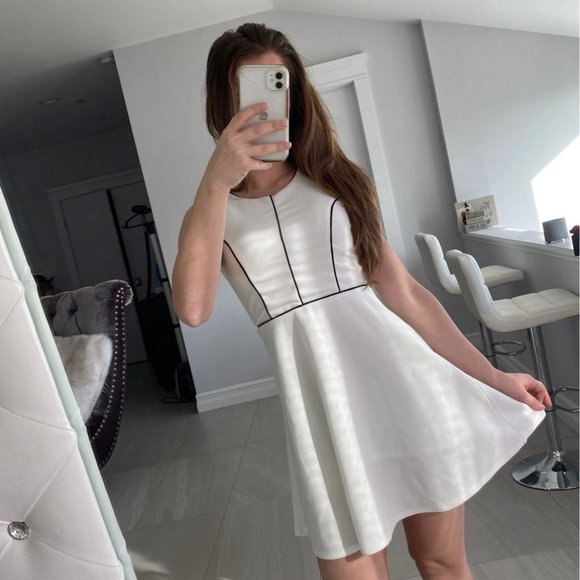 Monteau Dress - Picture 5 of 9